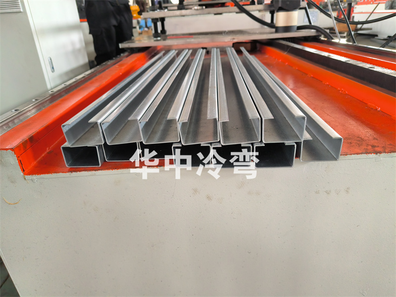C 型钢冷弯成型机 (6)