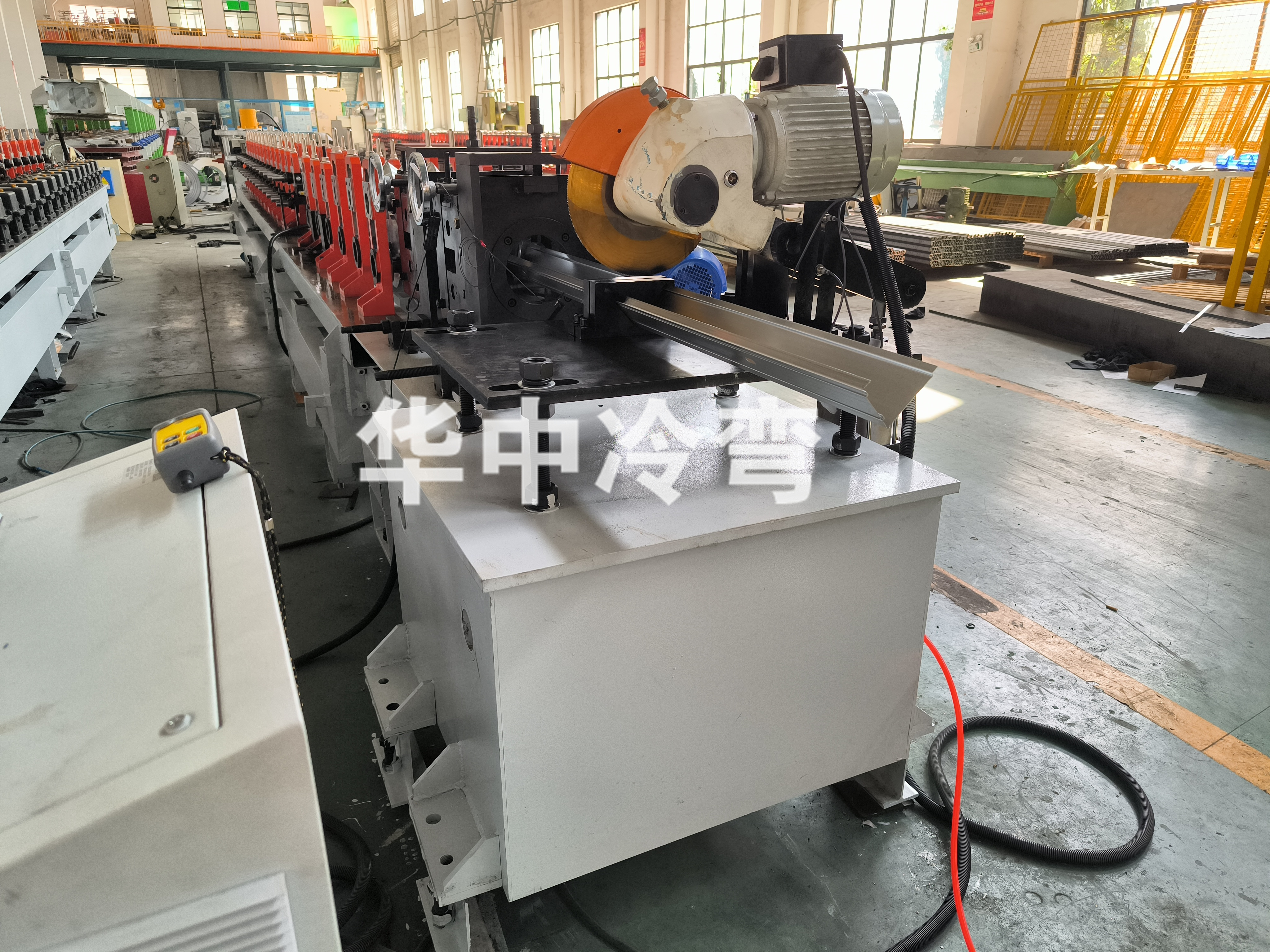 地轨插板冷弯成型机 (1)