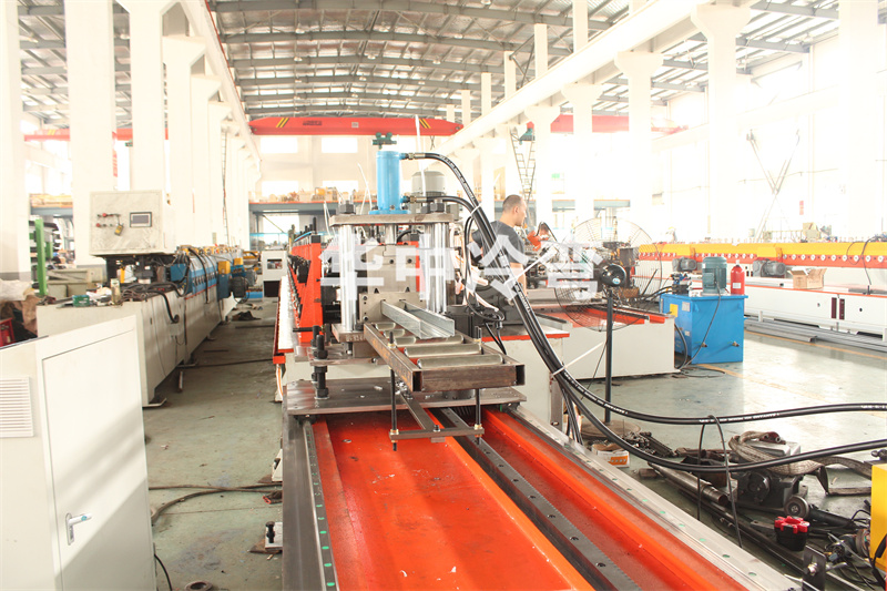 抱横梁冷弯成型机 (4)