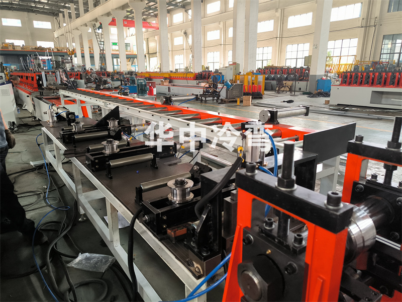 抱横梁冷弯成型机 (1)