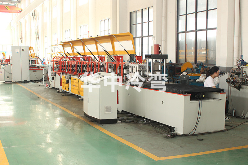 吊顶C型龙骨成型机 (1)