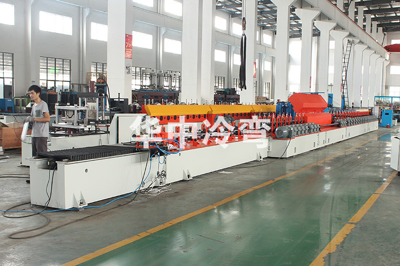 77卷帘门成型机 (6)