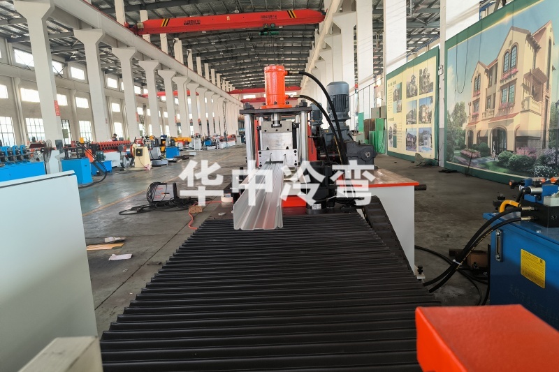 抱横梁冷弯设备 (1)