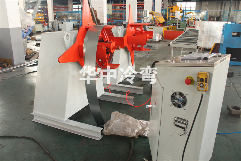 PU卷帘门成型机 (4)