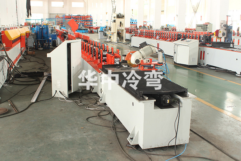 77卷帘门成型机 (8)