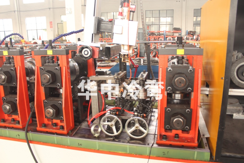 不锈钢Z型冷弯成型机 (1)