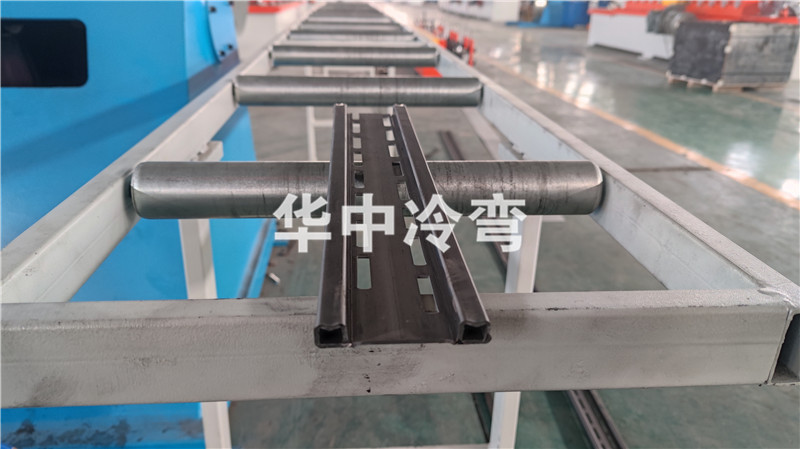 定制化C型冷弯成型机 (11)