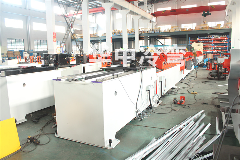 太阳能钢制边框成型机 (5)