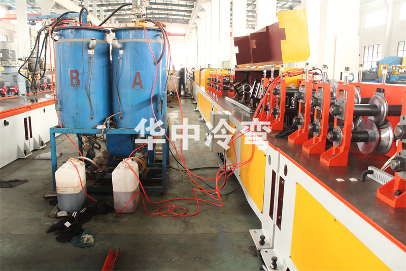 45mm卷帘窗冷弯成型机 (3)