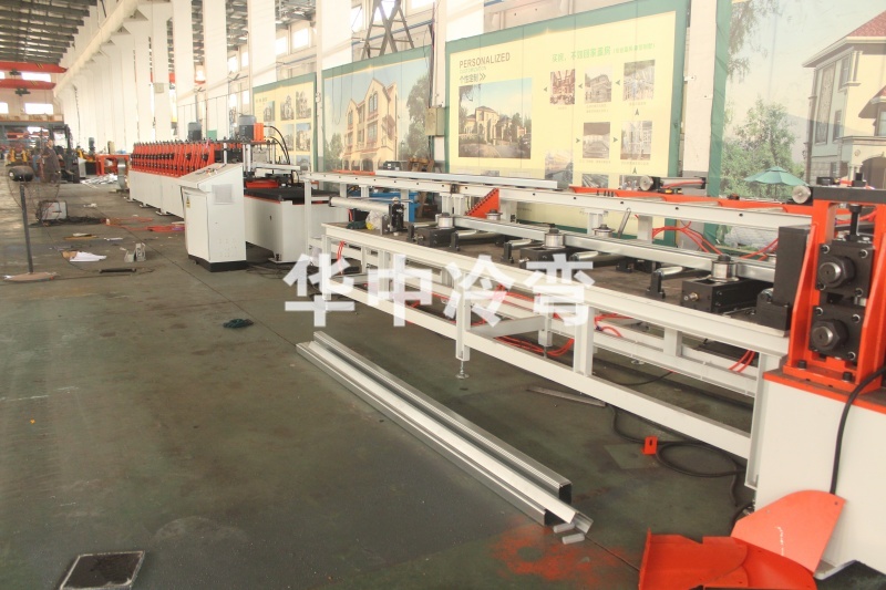 抱横梁冷弯成型机械