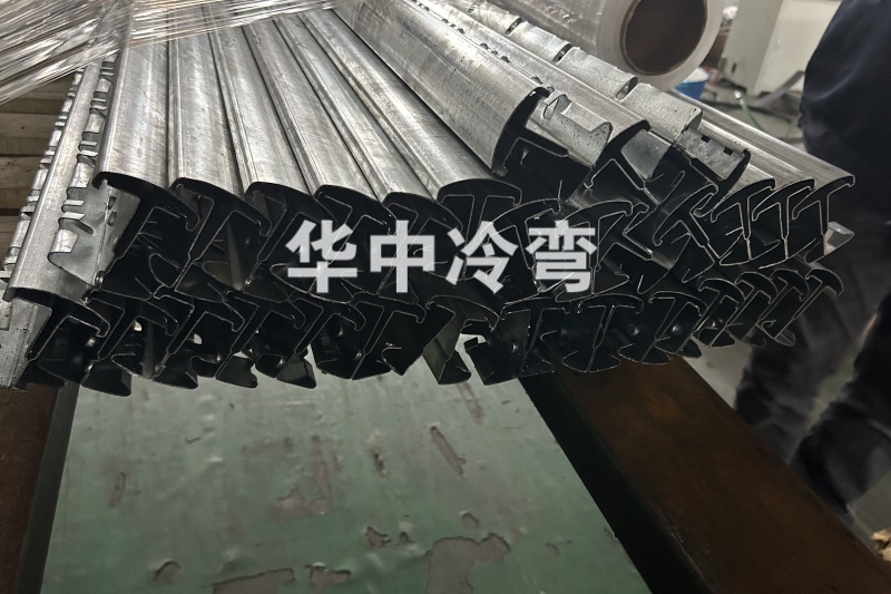 立柱冷弯成型机 (2)