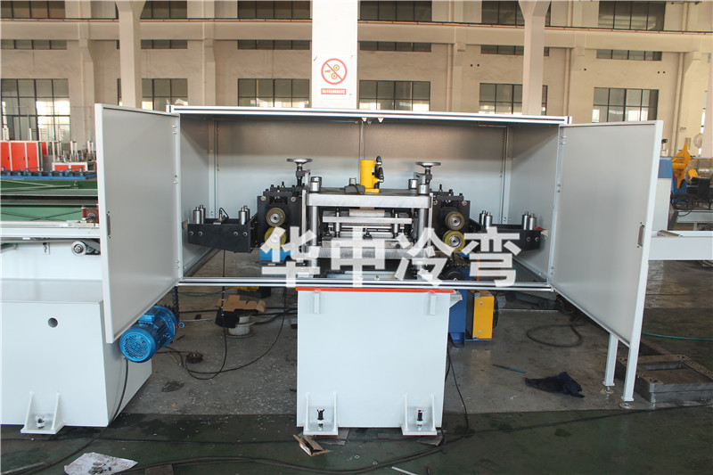 卷帘窗冷弯成型机 (9)
