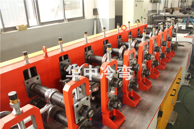 铝纱窗冷弯成型机 (6)