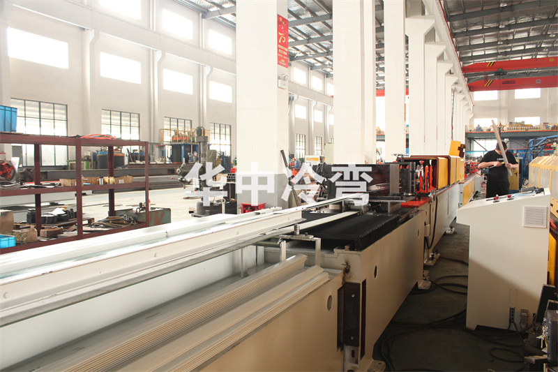 45mm卷帘窗冷弯成型机 (4)