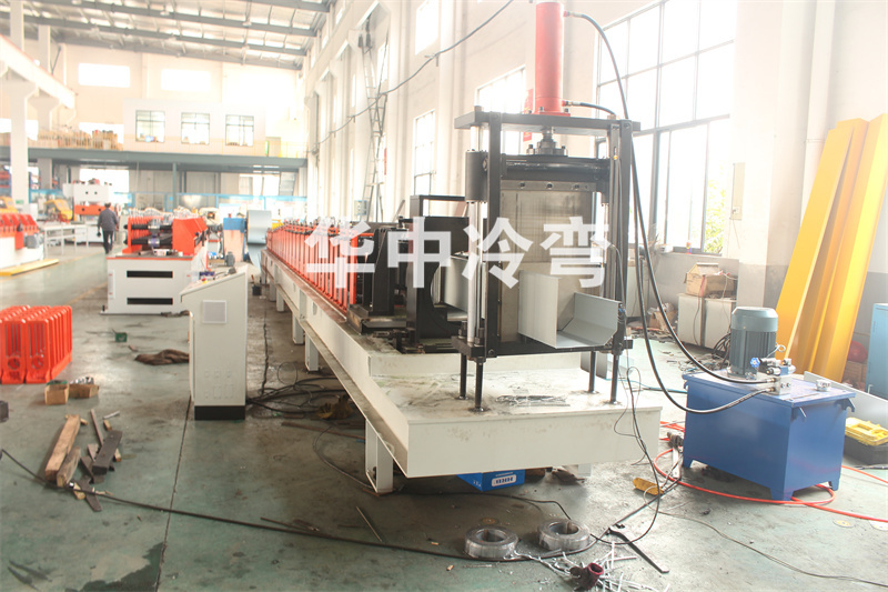 包厢冷弯成型机 (2)