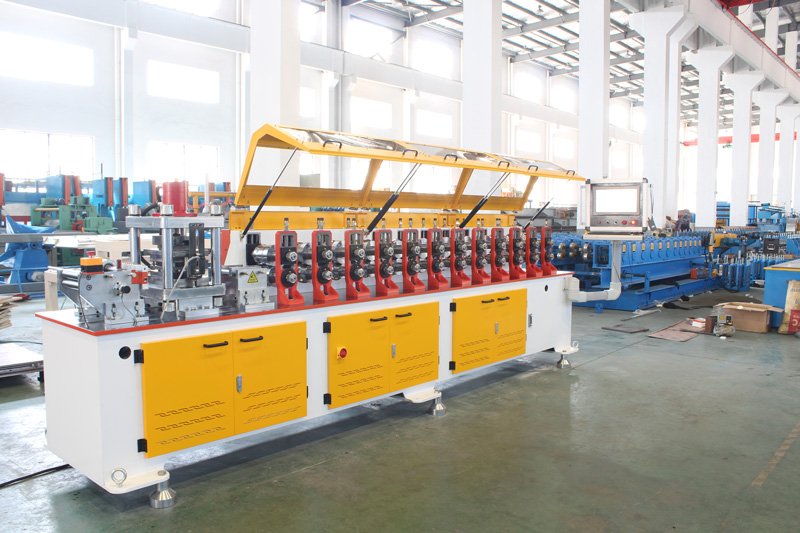 澳式卷帘门成型机-4