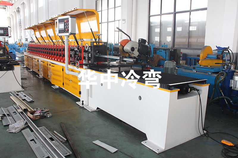 护栏立柱成型设备 (8)