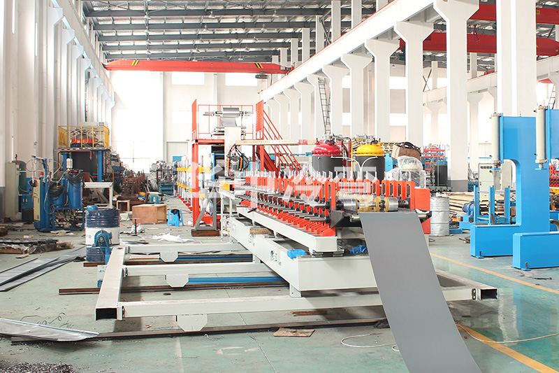 外墙板成型机 (1)