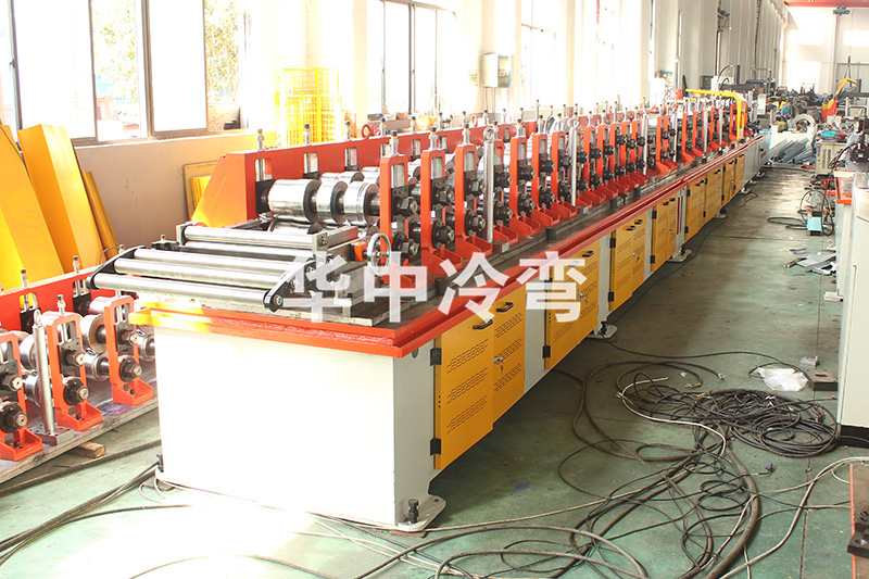 育雏鸡食槽冷弯成型机 (7)