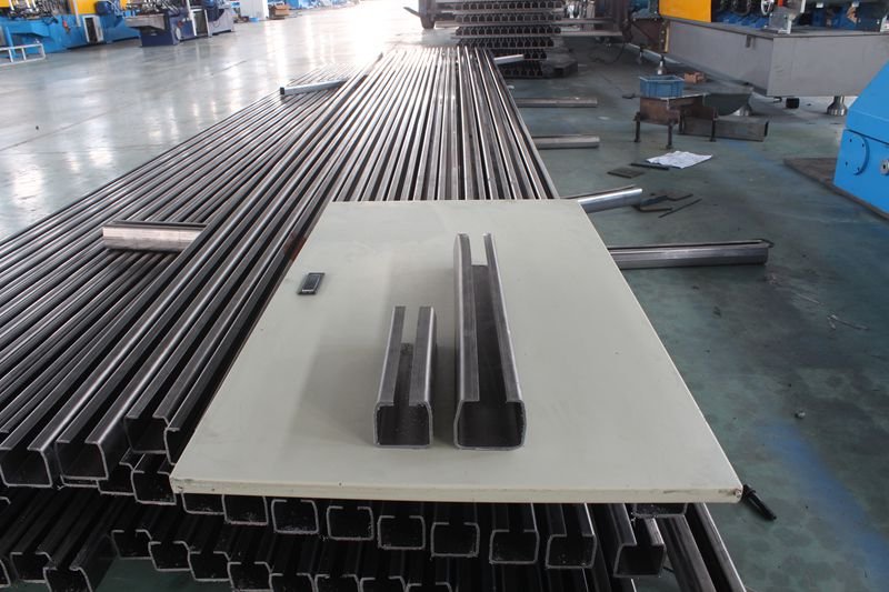 U GUIDE ROLL FORMING MACHINE