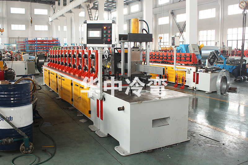 U型冷弯成型机 (2)