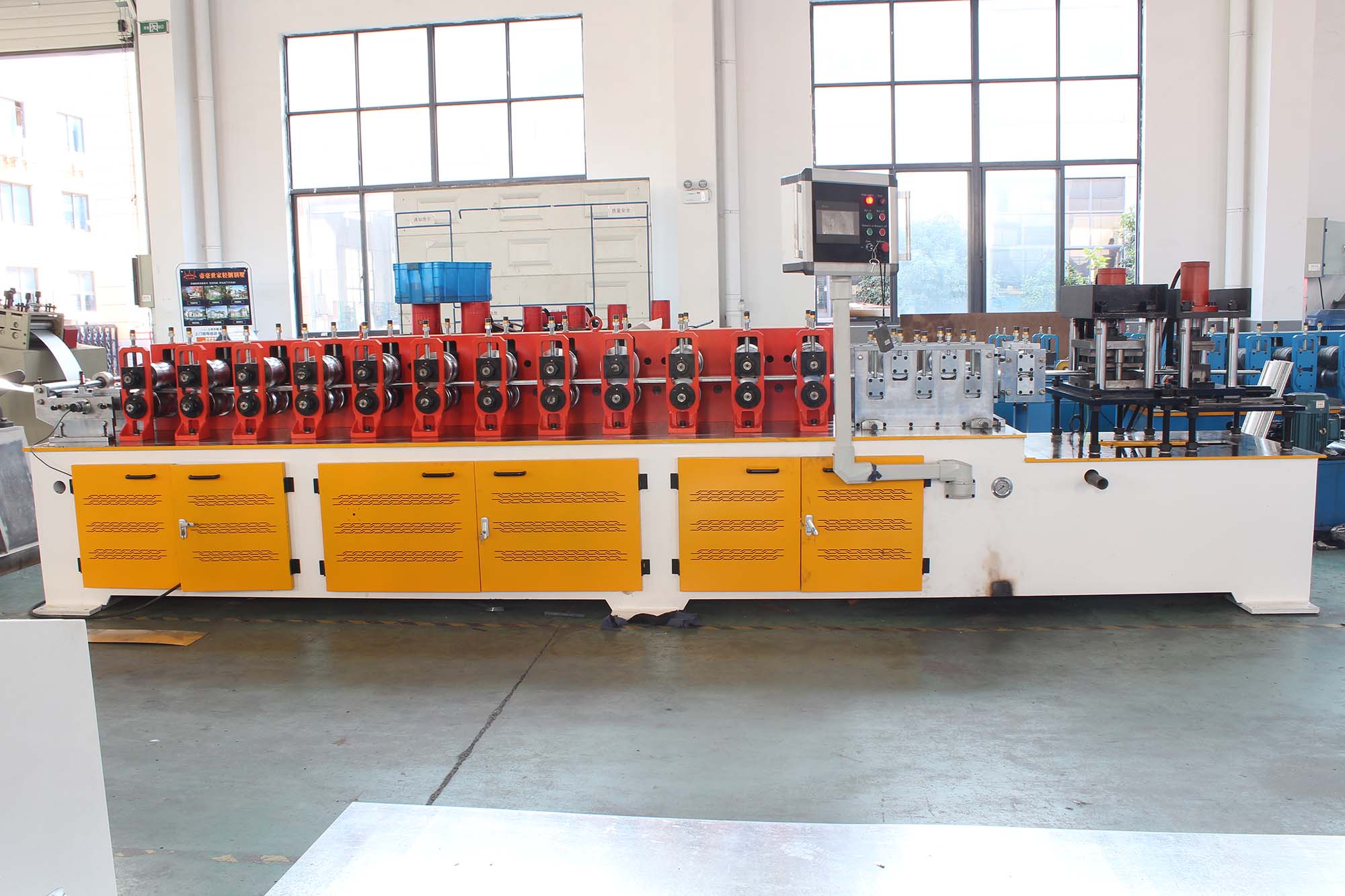 HZ-125澳式卷帘门成型机-4