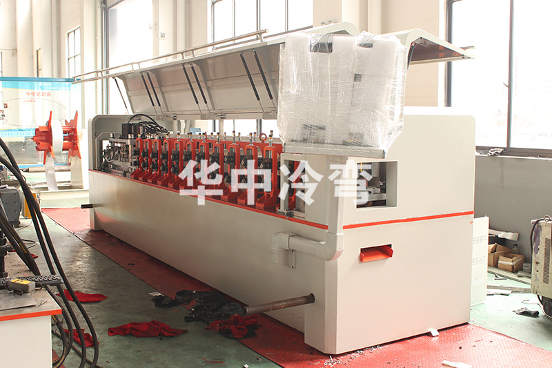 轻钢龙骨成型机 (3)