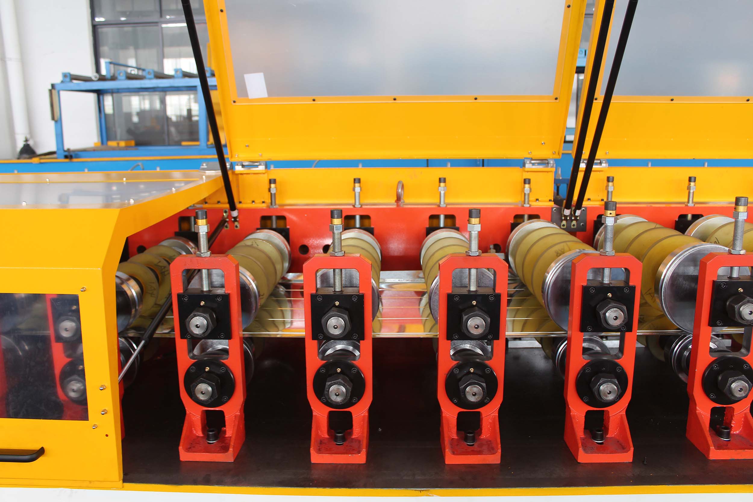 新加坡车库门成型机-7