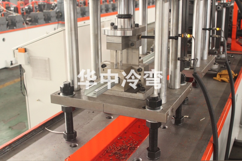 车库门C型冷弯成型机