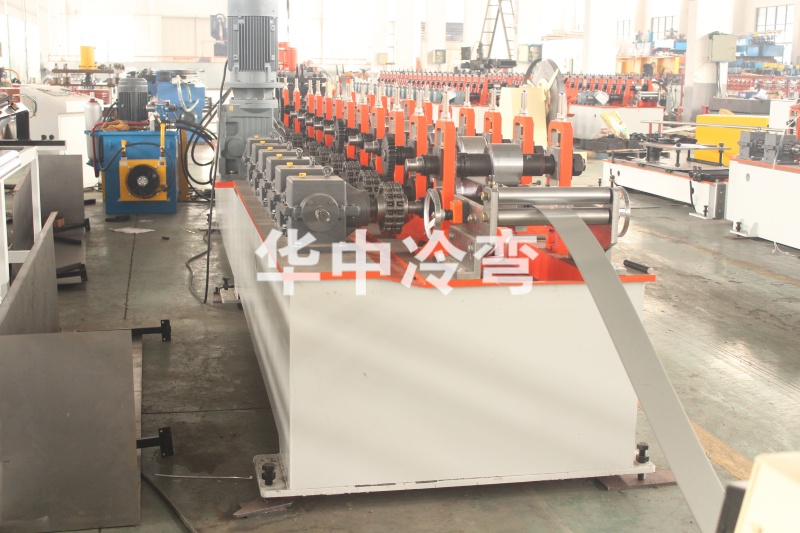 车库门C型冷弯成型机